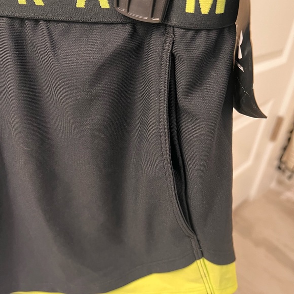 Under Armour Women’s ‘Play Up 3.0) Black/ Lime Green Running Shorts - Picture 6 of 6